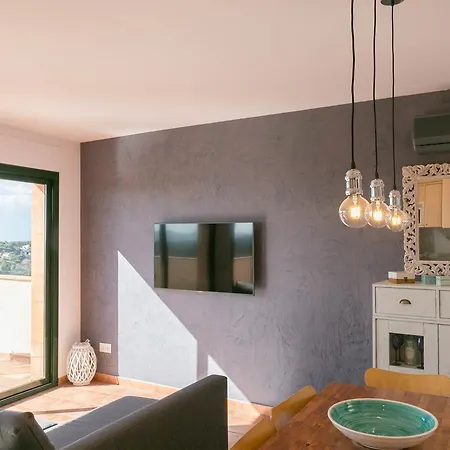 Apartment 2 Bedroom Close To The Center Of Begur. Terrace And Panoramic Sea Views Begur
