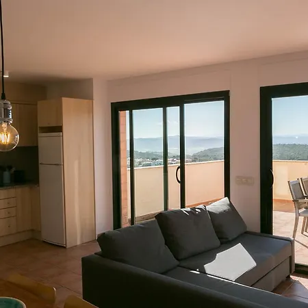 Apartment 2 Bedroom Close To The Center Of Begur. Terrace And Panoramic Sea Views