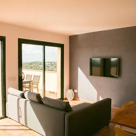 Apartment 2 Bedroom Close To The Center Of Begur. Terrace And Panoramic Sea Views *