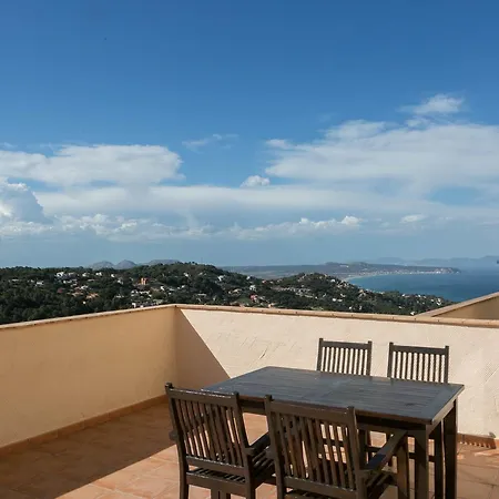 2 Bedroom Close To The Center Of Begur. Terrace And Panoramic Sea Views *