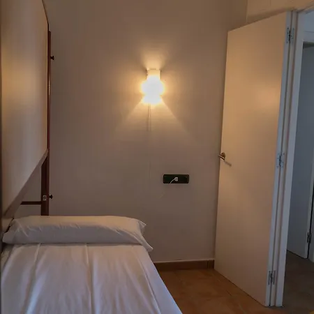 2 Bedroom Close To The Center Of Begur. Terrace And Panoramic Sea Views *