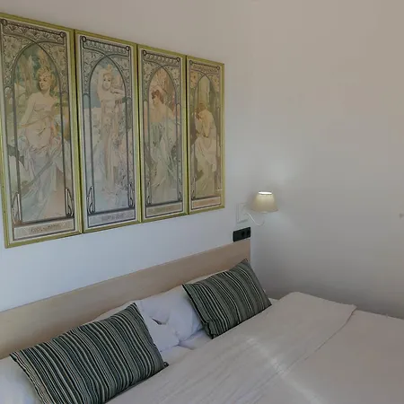 2 Bedroom Close To The Center Of Begur. Terrace And Panoramic Sea Views *