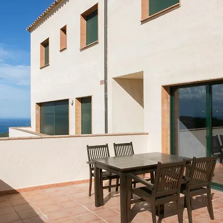 2 Bedroom Close To The Center Of Begur. Terrace And Panoramic Sea Views