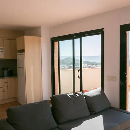 Apartment 2 Bedroom Close To The Center Of Begur. Terrace And Panoramic Sea Views